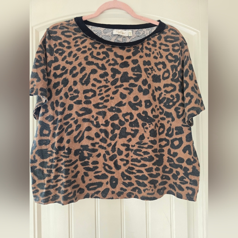 Leopard Print Short Sleeve Top